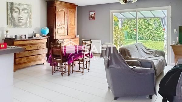 Maison plain pied avec de beaux volumes.