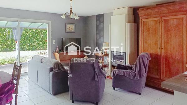 Maison plain pied avec de beaux volumes.