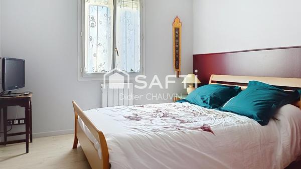 Maison plain pied avec de beaux volumes.