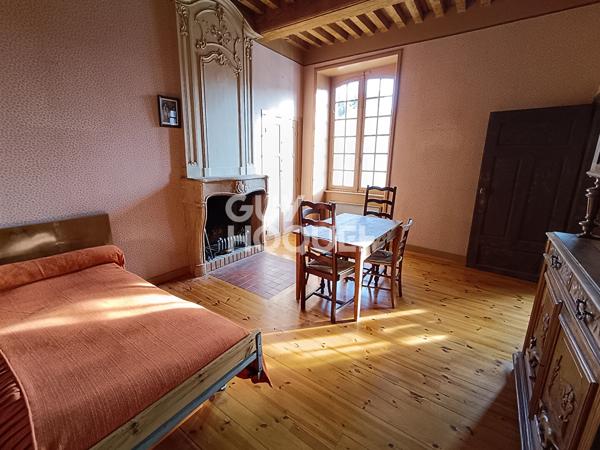 Maison de famille de caractère au coeur du bourg de Leigneux
