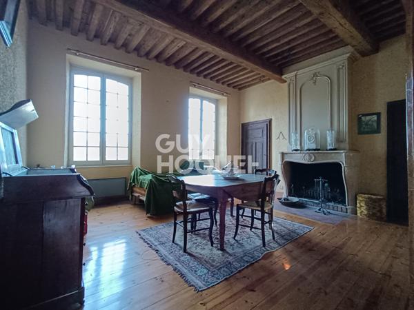 Maison de famille de caractère au coeur du bourg de Leigneux