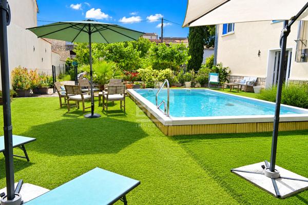 Une maison rénovée aux multiples possibilités, avec sa belle piscine !