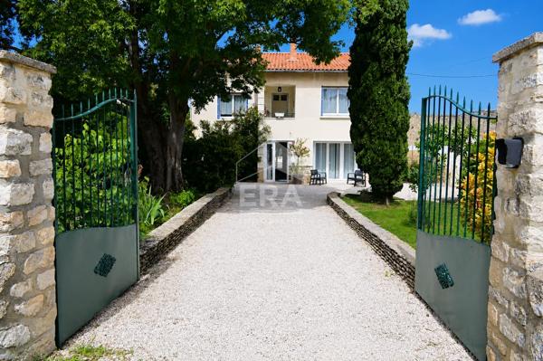 Une maison rénovée aux multiples possibilités, avec sa belle piscine !