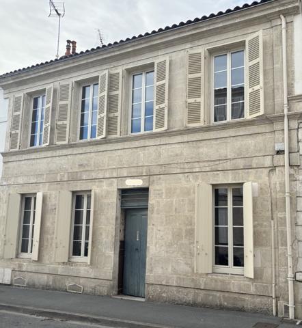 Maison ancienne Hyper centre de Rochefort, emplacement idéal