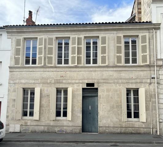 Maison ancienne Hyper centre de Rochefort, emplacement idéal