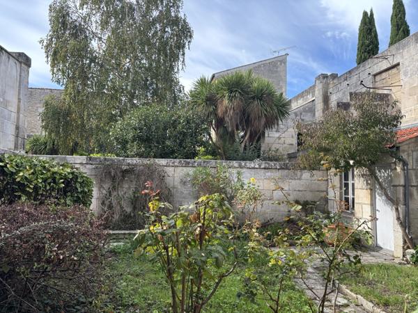 Maison ancienne Hyper centre de Rochefort, emplacement idéal