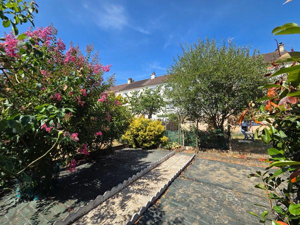 Maison à vendre au Mans ? Maison de ville avec 3 chambres, jardin, terrasse et garage