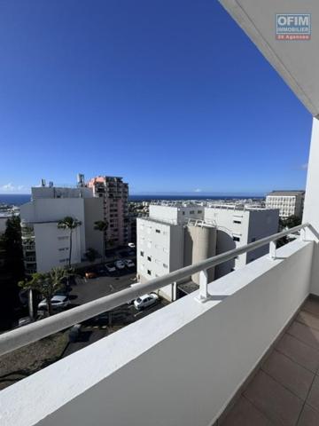 A louer ce joli appartement de type F2 sur la résidence GEORGES BRASSENS à Sainte Clotilde.
