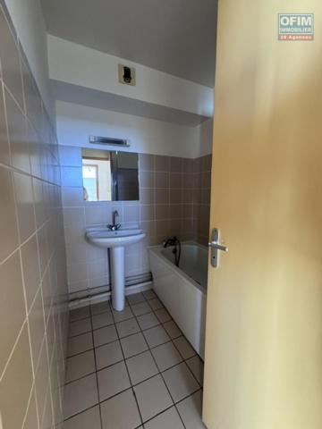 A louer ce joli appartement de type F2 sur la résidence GEORGES BRASSENS à Sainte Clotilde.
