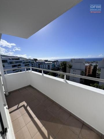 A louer ce joli appartement de type F2 sur la résidence GEORGES BRASSENS à Sainte Clotilde.
