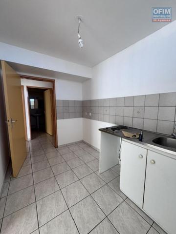 A louer ce joli appartement de type F2 sur la résidence GEORGES BRASSENS à Sainte Clotilde.