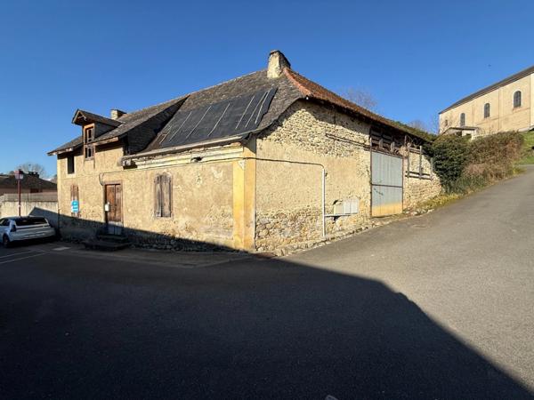 Maison ancienne avec grange et terrain