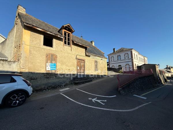 Maison ancienne avec grange et terrain