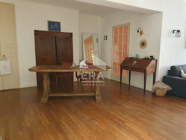 TRES BELLE MAISON DE VILLE DE 230 m², PLEIN CENTRE AVEC EXTERIEUR