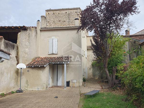 TRES BELLE MAISON DE VILLE DE 230 m², PLEIN CENTRE AVEC EXTERIEUR
