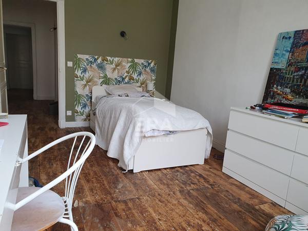 TRES BELLE MAISON DE VILLE DE 230 m², PLEIN CENTRE AVEC EXTERIEUR