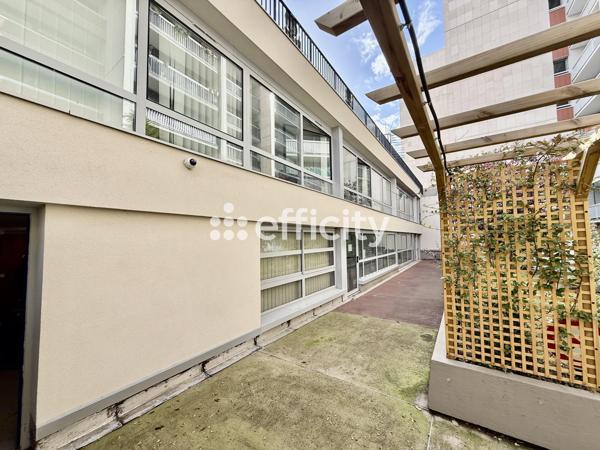 Immeuble 50 pièces - 1900 m²