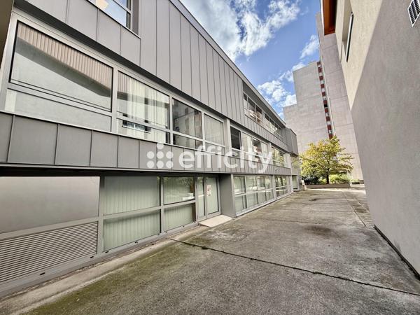 Immeuble 50 pièces - 1900 m²