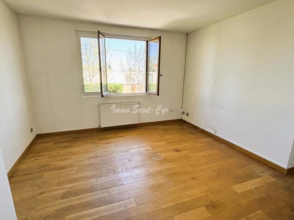 Maison 5 pièce(s) 4 chambre(s) 220 m²