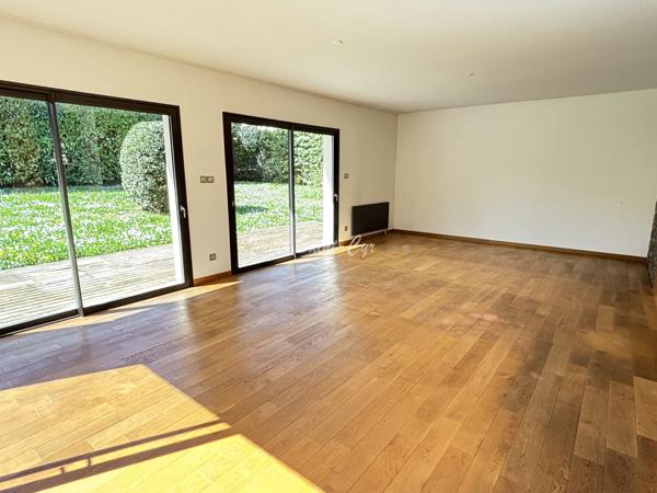 Maison 5 pièce(s) 4 chambre(s) 220 m²