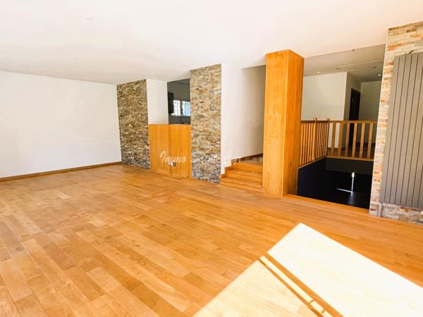 Maison 5 pièce(s) 4 chambre(s) 220 m²