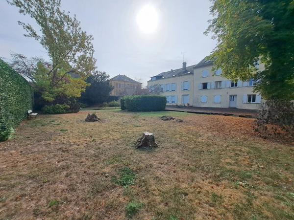 Vente                                                      Appartement
                        
                     3 pièces                      78 m2                     à Charleville-Mézières