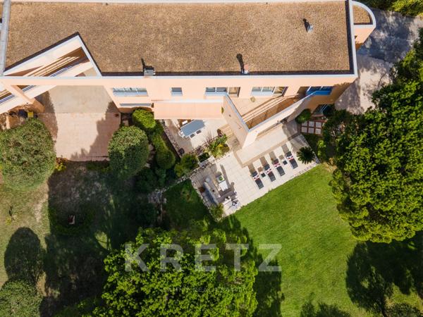 Une signature architecturale contemporaine avec piscine proche gare TGV AVIGNON