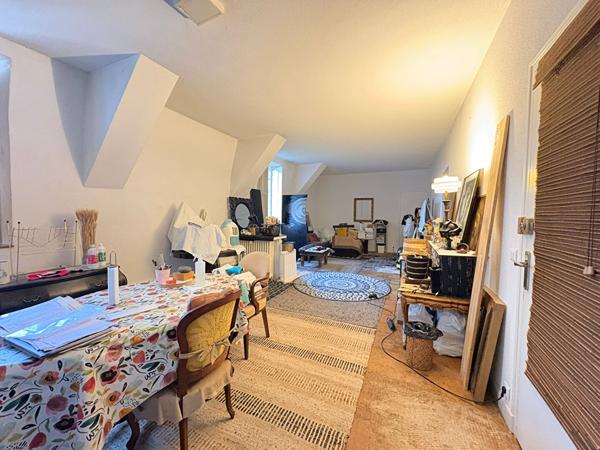 47110 SAINTE LIVRADE SUR LOT Immeuble à Ste Livrade/Lot proche des commodités