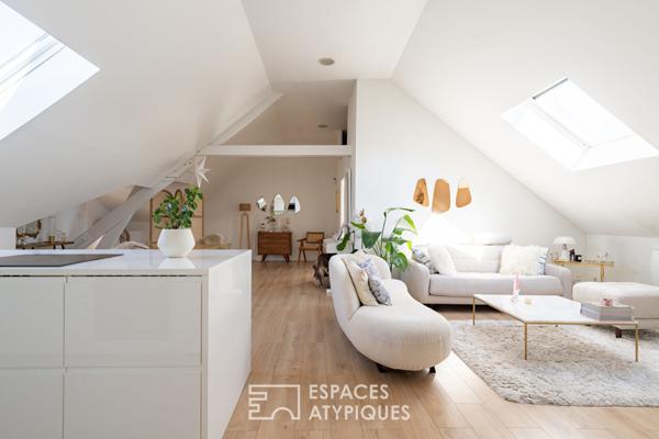 Loft baigné de lumière dans une ancienne teinturerie