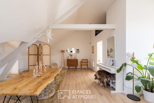 Loft baigné de lumière dans une ancienne teinturerie