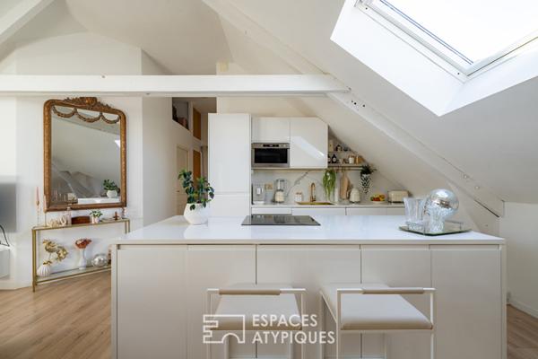 Loft baigné de lumière dans une ancienne teinturerie