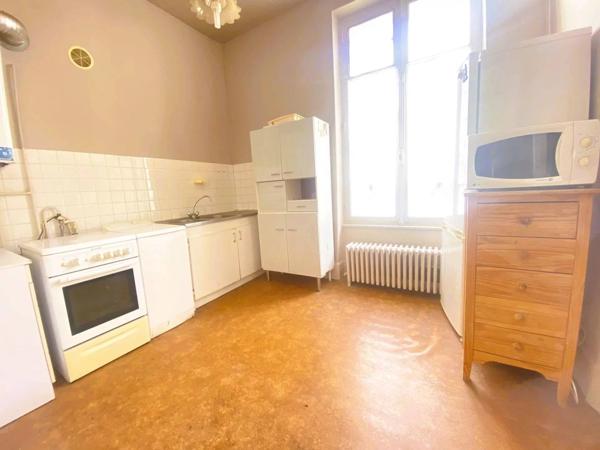 03200 VICHY -MAISON - APPARTEMENT DE 4 PIÈCES AVEC BALCONS AVEC CAVE -COEUR DE VILLE -