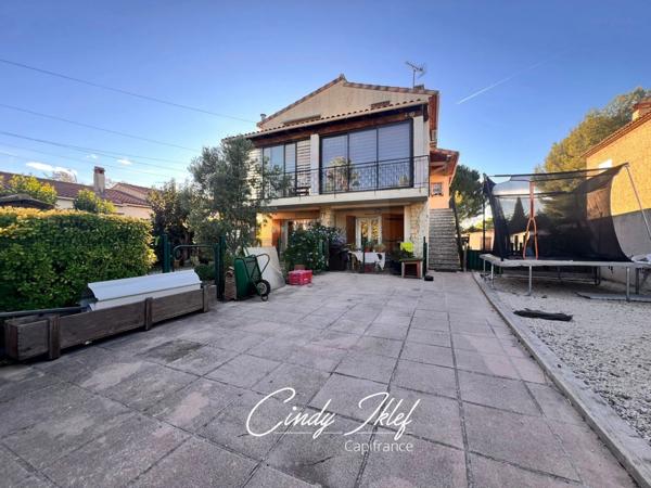 Maison familiale à Marignane - Maison T6 avec piscine, terrain de 547 m2, secteur résidentiel calme et recherché