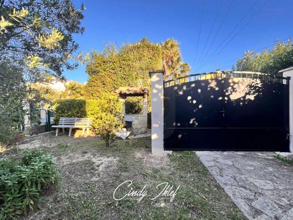 Maison familiale à Marignane - Maison T6 avec piscine, terrain de 547 m2, secteur résidentiel calme et recherché