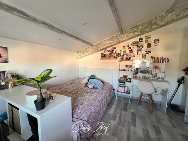 Maison familiale à Marignane - Maison T6 avec piscine, terrain de 547 m2, secteur résidentiel calme et recherché