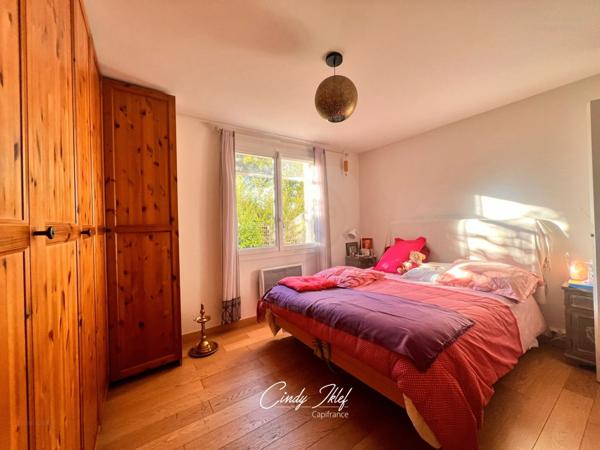 Maison familiale à Marignane - Maison T6 avec piscine, terrain de 547 m2, secteur résidentiel calme et recherché