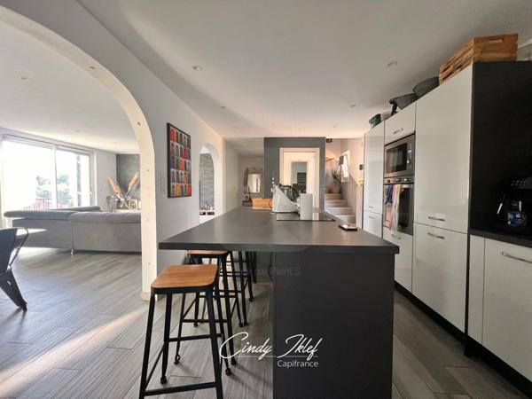 Maison familiale à Marignane - Maison T6 avec piscine, terrain de 547 m2, secteur résidentiel calme et recherché