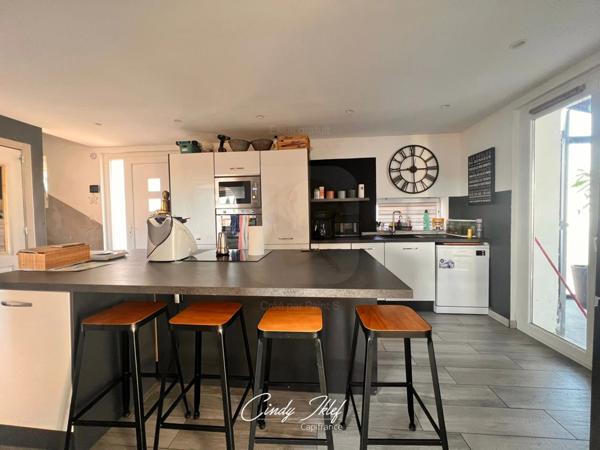 Maison familiale à Marignane - Maison T6 avec piscine, terrain de 547 m2, secteur résidentiel calme et recherché