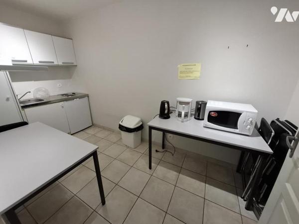 Locaux Commerciaux - zone des Charriers - 249 m² libre pour janvier 2026 sur une parcelle de 2123 m²