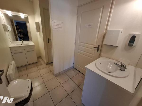 Locaux Commerciaux - zone des Charriers - 249 m² libre pour janvier 2026 sur une parcelle de 2123 m²