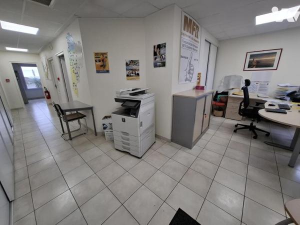 Locaux Commerciaux - zone des Charriers - 249 m² libre pour janvier 2026 sur une parcelle de 2123 m²