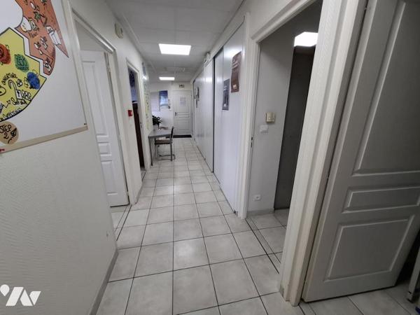 Locaux Commerciaux - zone des Charriers - 249 m² libre pour janvier 2026 sur une parcelle de 2123 m²