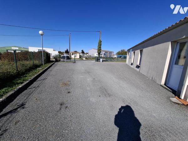 Locaux Commerciaux - zone des Charriers - 249 m² libre pour janvier 2026 sur une parcelle de 2123 m²