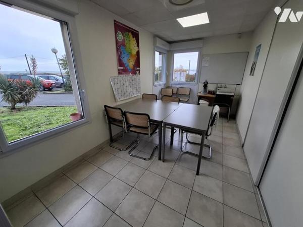 Locaux Commerciaux - zone des Charriers - 249 m² libre pour janvier 2026 sur une parcelle de 2123 m²