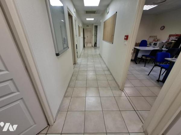 Locaux Commerciaux - zone des Charriers - 249 m² libre pour janvier 2026 sur une parcelle de 2123 m²