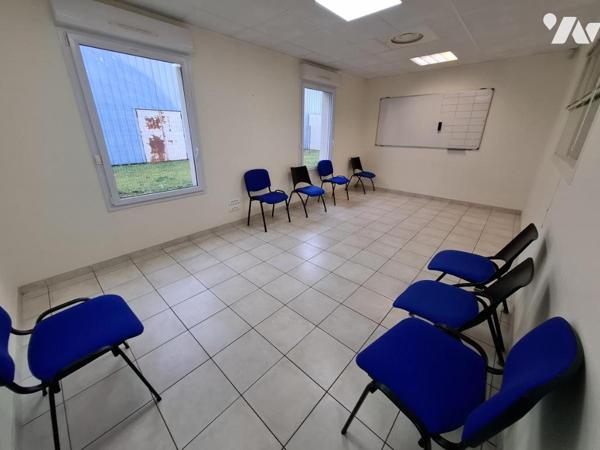 Locaux Commerciaux - zone des Charriers - 249 m² libre pour janvier 2026 sur une parcelle de 2123 m²