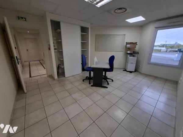 Locaux Commerciaux - zone des Charriers - 249 m² libre pour janvier 2026 sur une parcelle de 2123 m²