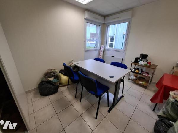 Locaux Commerciaux - zone des Charriers - 249 m² libre pour janvier 2026 sur une parcelle de 2123 m²