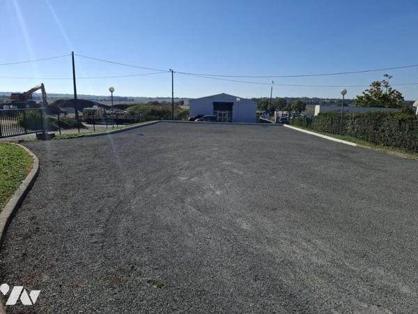 Locaux Commerciaux - zone des Charriers - 249 m² libre pour janvier 2026 sur une parcelle de 2123 m²