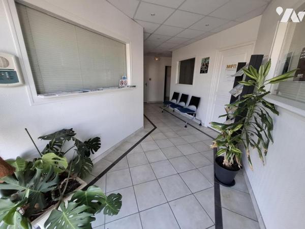 Locaux Commerciaux - zone des Charriers - 249 m² libre pour janvier 2026 sur une parcelle de 2123 m²